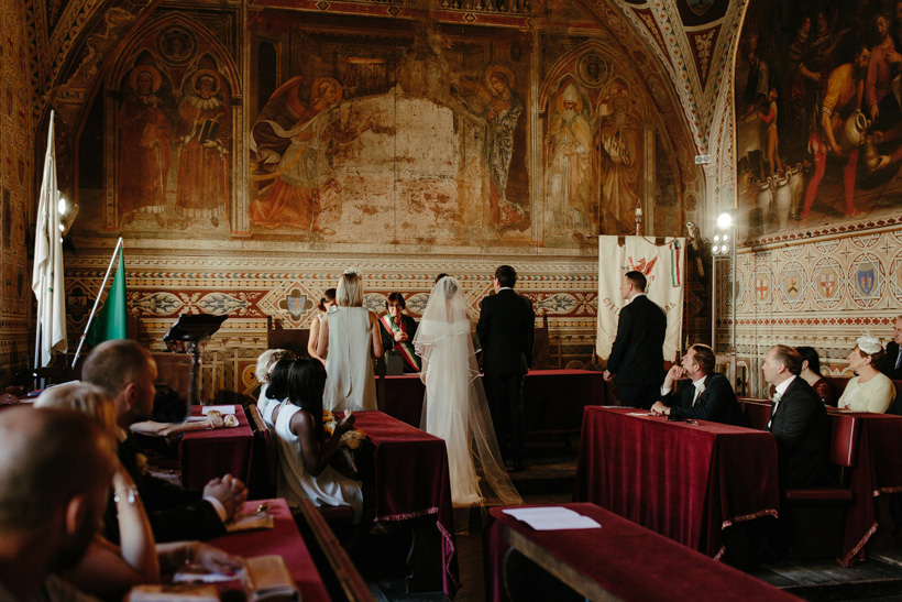 Palazzo dei Priori wedding photography